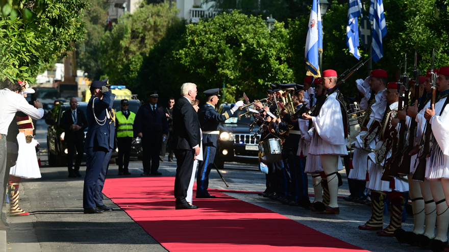 Μητσοτάκης και Σακελλαροπούλου έβαλαν το θέμα του κατοχικού δανείου στον Σταϊνμάγιερ: «Για εμάς είναι πολύ ζωντανό»