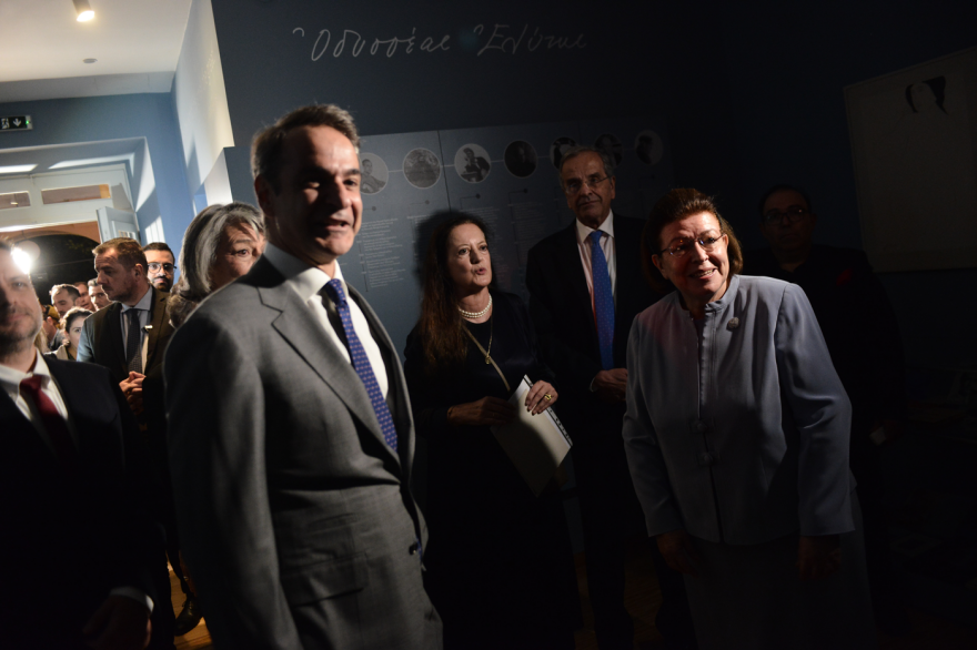 Κυριάκος Μητσοτάκης - Αντώνης Σαμαράς: Νέα συνάντηση και χειραψία στα εγκαίνια του «Σπιτιού του Ελύτη» στην Πλάκα - Δείτε φωτογραφίες