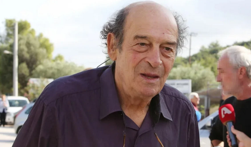 Μανούσος Μανουσάκης: Ιστορίες για τις σειρές που άφησαν εποχή - Οι τσιγγάνοι στους «Ψίθυρους Καρδιάς» και το Κοράνι στο «Μη μου λες αντίο»