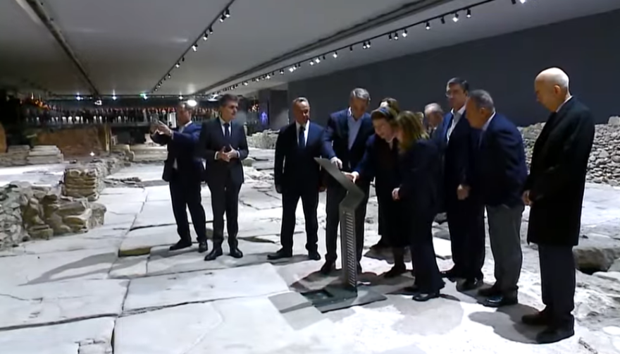 Μετρό Θεσσαλονίκης: Ο Μητσοτάκης «πατάει το κουμπί» για τη λειτουργία του - Συγκίνηση στον σταθμό-μουσείο της Βενιζέλου