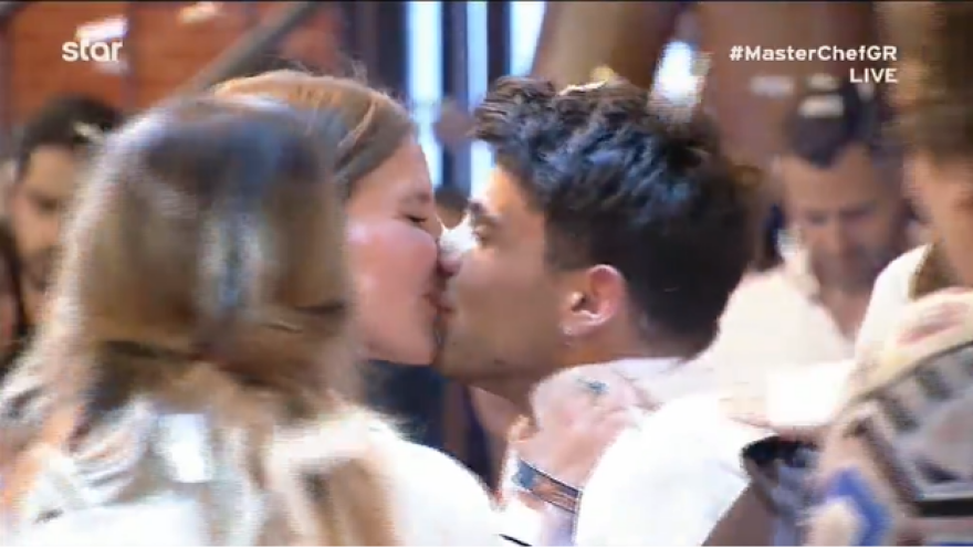 Master Chef 2019: Τηλεθέαση στο 61%, το γλυκό της νίκης και το καυτό φιλί του Μανώλη Σαρρή στην κοπέλα του