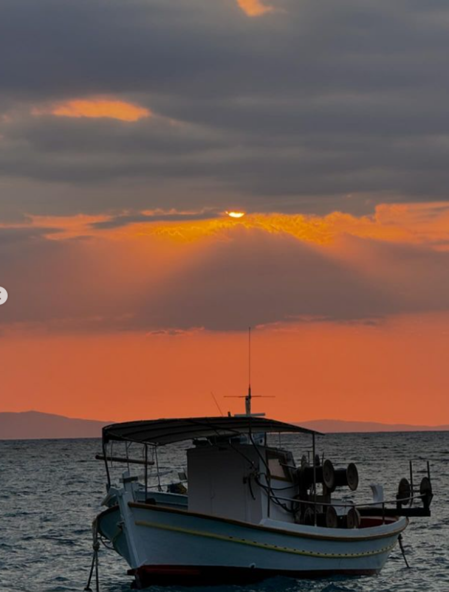 Κόνι Μεταξά: Φωτογραφίζεται με μπικίνι στον καθρέφτη της