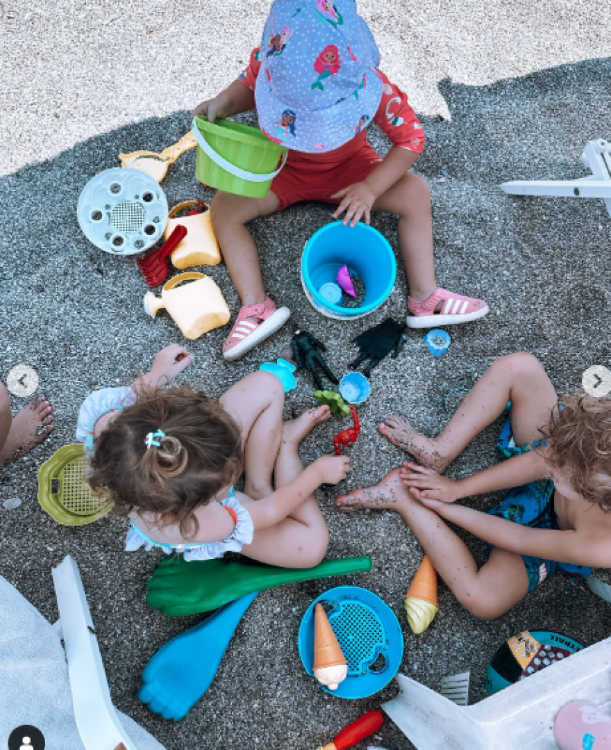 Αθηνά Οικονομάκου: Με τα παιδιά της στο Γύθειο μετά τις διακοπές με τον Τσερέλα