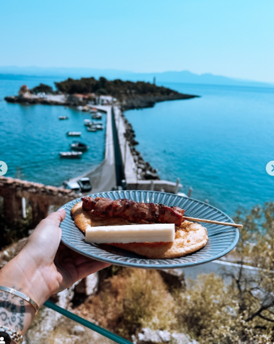 Αθηνά Οικονομάκου: Με τα παιδιά της στο Γύθειο μετά τις διακοπές με τον Τσερέλα