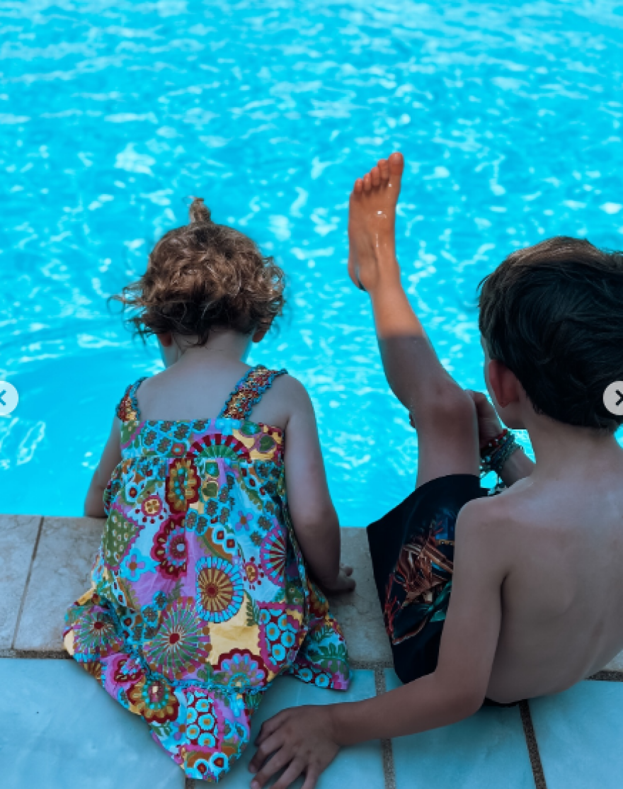 Αθηνά Οικονομάκου: Με τα παιδιά της στο Γύθειο μετά τις διακοπές με τον Τσερέλα