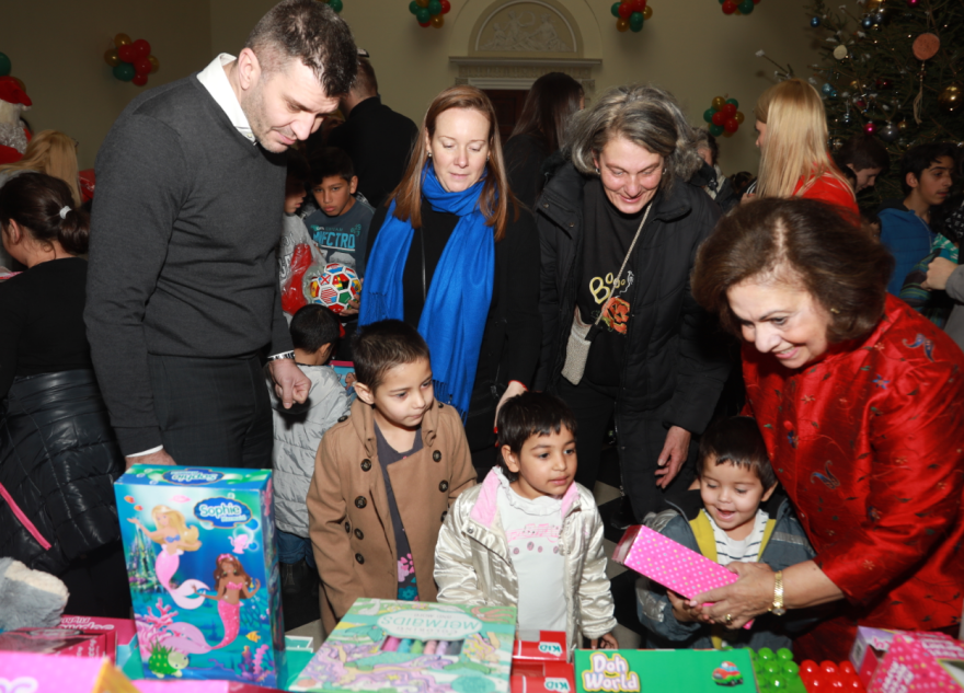 Πρίγκιπας Αλέξανδρος - Πριγκίπισσα Αικατερίνη: Δώρα για παιδιά χωρίς μέριμνα στο Λευκό Παλάτι 