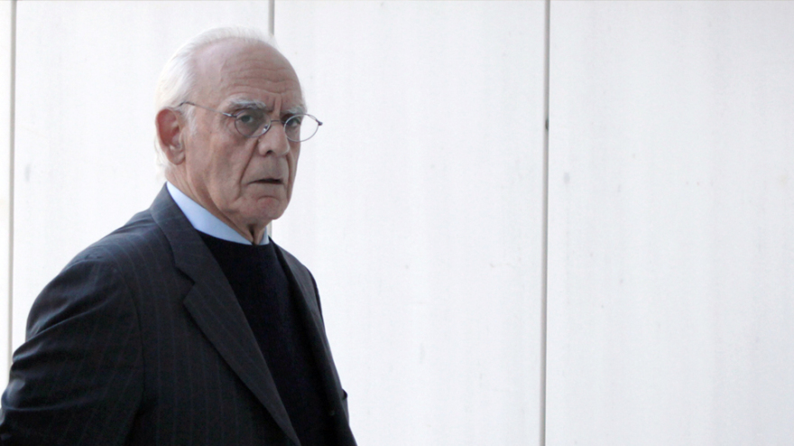 Από τις κουμπαριές με τον Ερντογάν στα Μνημόνια: Το νέο βιβλίο του πρέσβη Κασκαρέλη που τα έζησε όλα