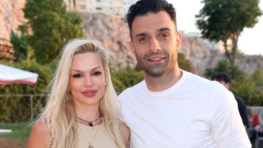 Βίκυ Κάβουρα: Όταν ήμουν έγκυος, έπαιζα και έπαθα αιμορραγία πάνω στη σκηνή, τελείωσα και πήγα κατευθείαν στο νοσοκομείο