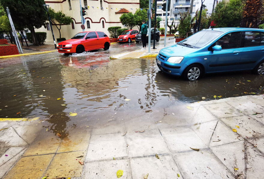 H κακοκαιρία Bora «χτυπά» και την Αττική -  112 στη Λήμνο, απεγκλωβισμοί από τις πλημμύρες