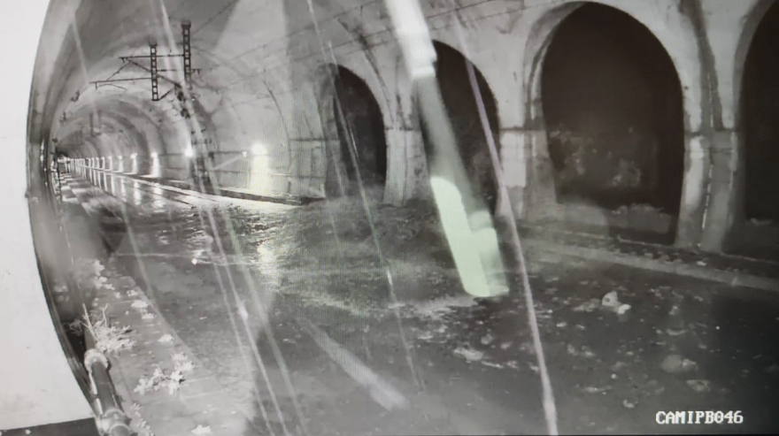 Καιρός-Κακοκαιρία Bora: Μπήκε νερό στο Τούνελ των Τεμπών  - Διακόπηκε η κυκλοφορία των τρένων