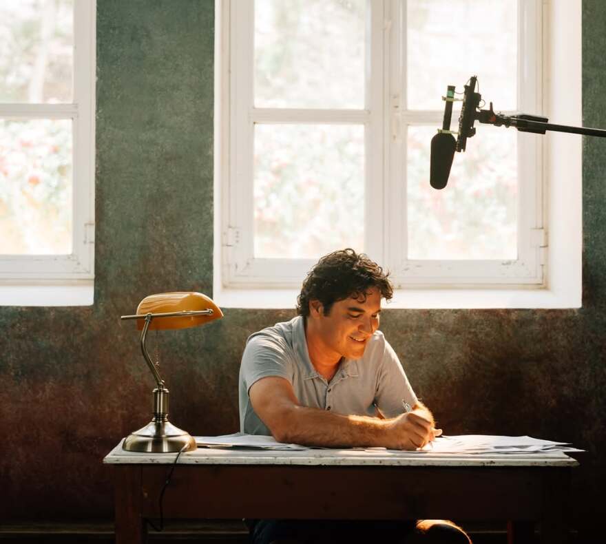 Maestro: Η σειρά που επαναπροσδιόρισε την ελληνική τηλεόραση επιστρέφει για το μεγάλο φινάλε