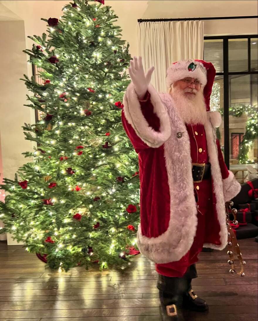 Κόρτνεϊ Καρντάσιαν: Η σέξι εμφάνισή της για τα Χριστούγεννα