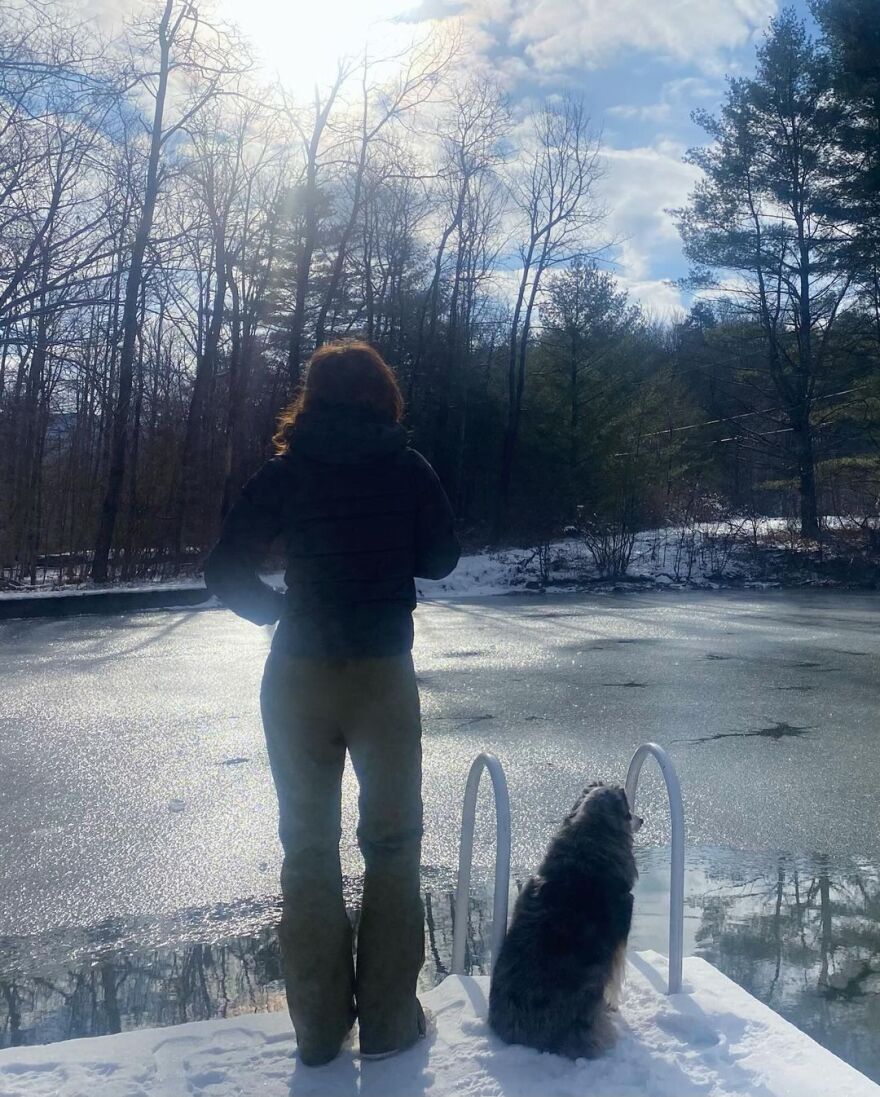 Έλενα Κρίστενσεν: Βούτηξε σε παγωμένη λίμνη - Δείτε βίντεο
