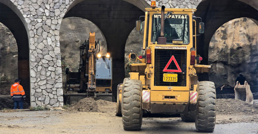 Κακοκαιρία Bora: Κλειστή παραμένει η σήραγγα στα Τέμπη - Σε εξέλιξη ο καθαρισμός