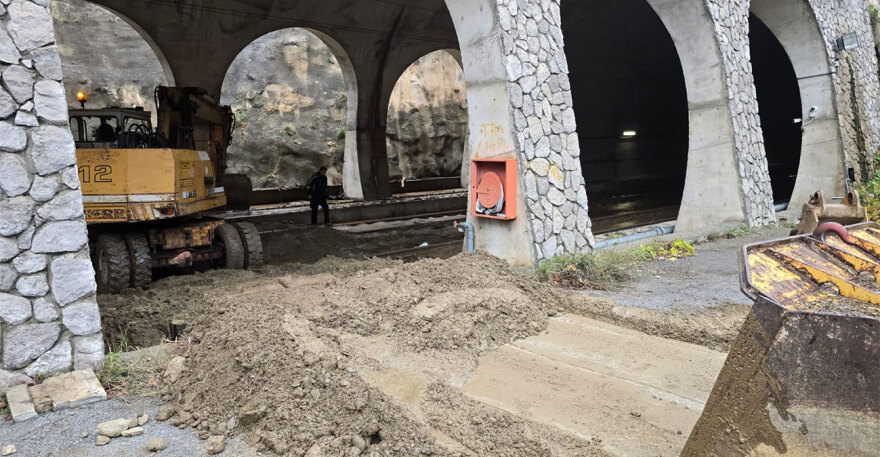 Κακοκαιρία Bora: Κλειστή παραμένει η σήραγγα στα Τέμπη - Σε εξέλιξη ο καθαρισμός