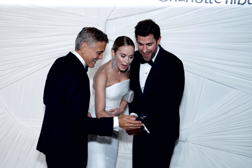 John Krasinski: Χαίρεται μεν, τρολάρει δε τον τίτλο του «πιο σέξι άνδρα της χρονιάς»