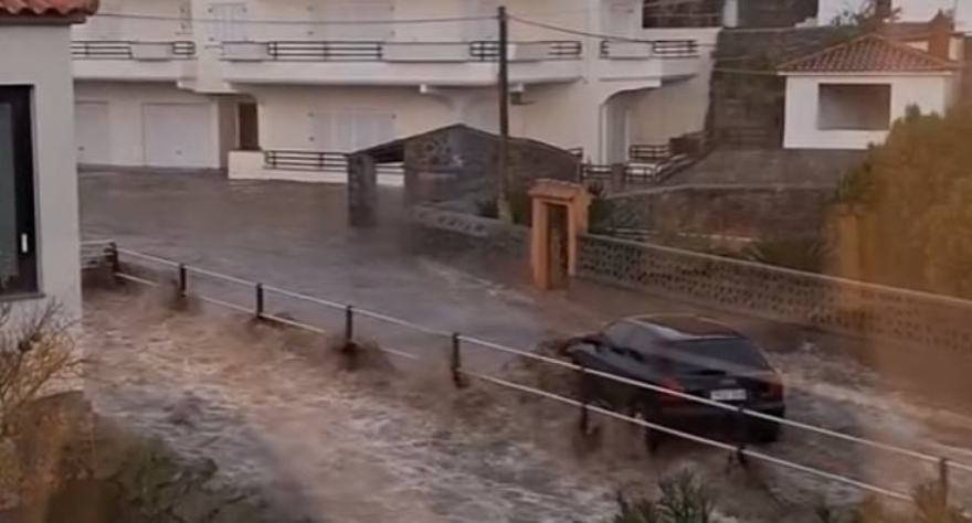 Η κακοκαιρία «Bora» πλήττει σφοδρά τη Λήμνο - Απεγκλωβισμοί από τις πλημμύρες, ποτάμια οι δρόμοι