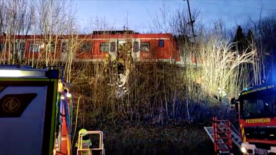 Δυστύχημα με S-Bahn στο Μόναχο - 1 νεκρός - 30 τραυματίες 1