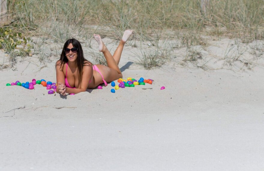 Claudia-Romani-Pink-Bikini-31