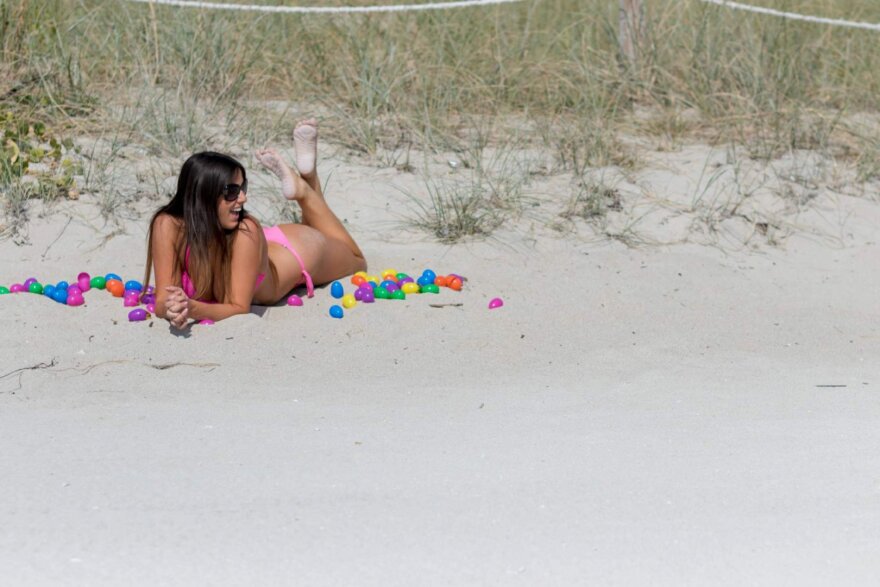 Claudia-Romani-Pink-Bikini-32