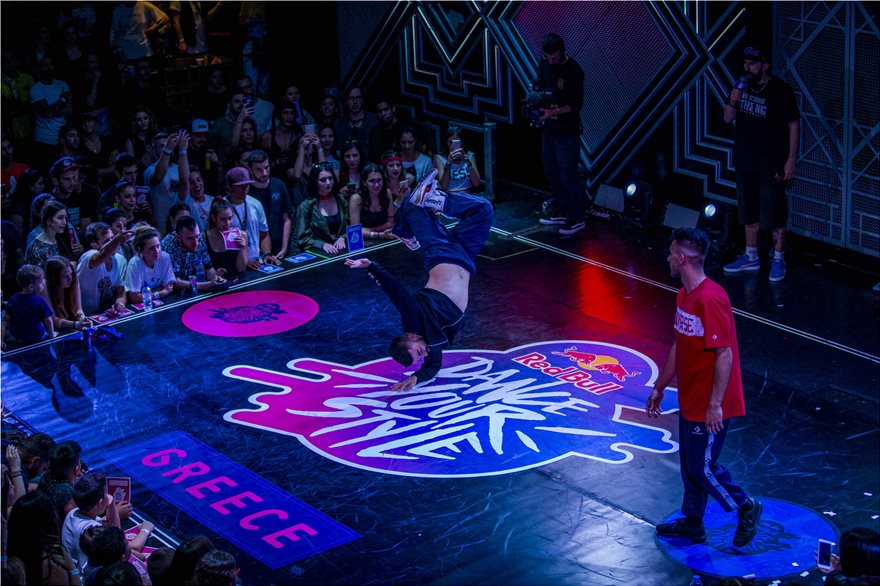 Απίστευτα street dance battles στον τελικό του Red Bull Dance Your Style