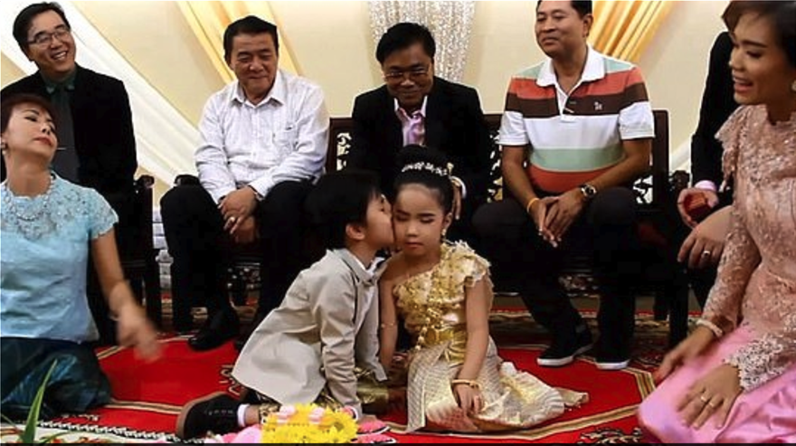 Ταϊλάνδη: Πάντρεψαν δίδυμα εξάχρονα - Οι γονείς πιστεύουν πως ήταν εραστές σε προηγούμενη ζωή Tai_kid