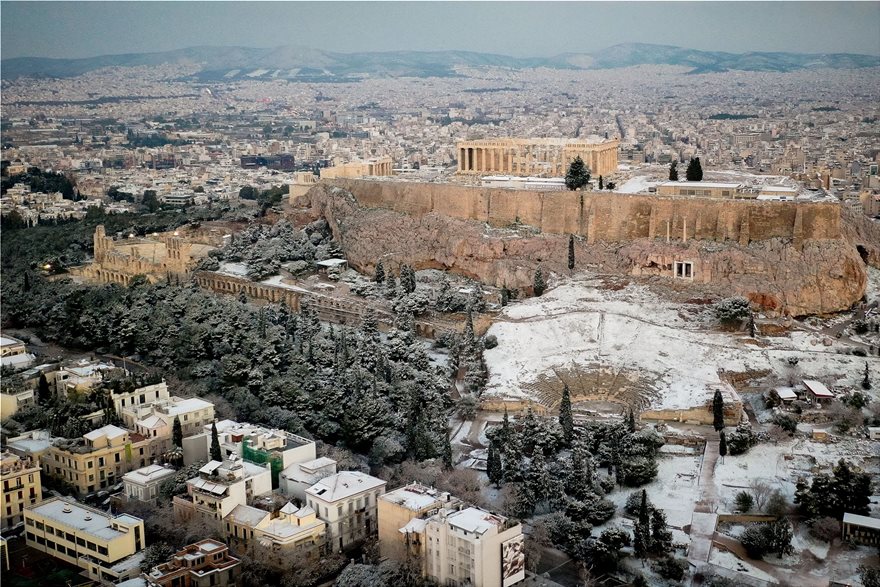 Χιόνια στην Ακρόπολη: Φωτογραφίες από το κέντρο της Αθήνας