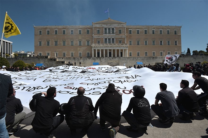 Νεκρός σε τροχαίο 24χρονος ντελιβεράς στην Αγία Παρασκευή Motoporeia04