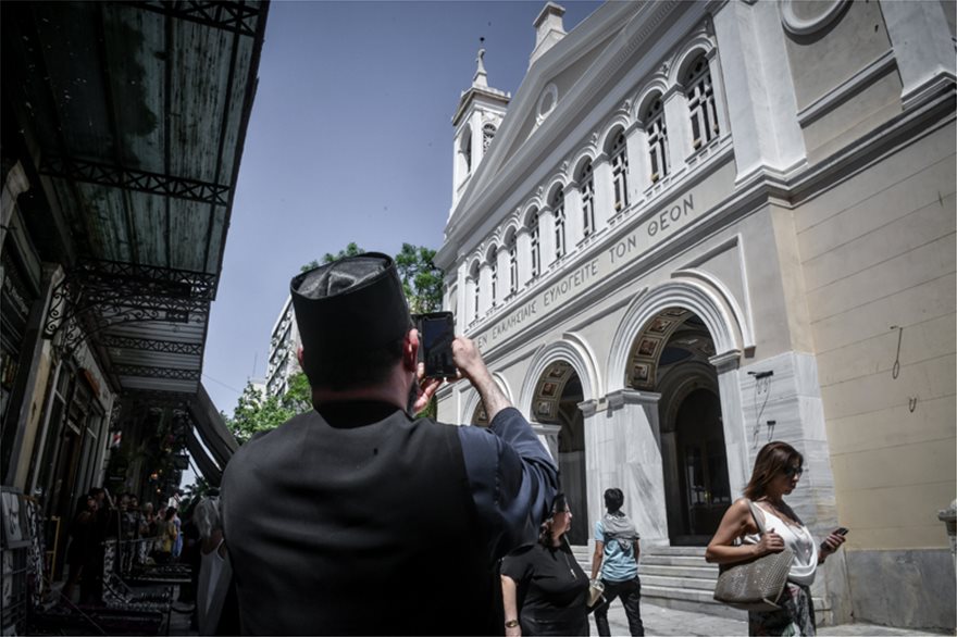 Σεισμός στην Αθήνα: Έπεσε ο σταυρός στην Αγία Ειρήνη στην Αιόλου Eir2