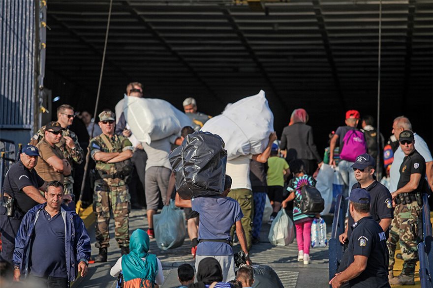me02  Προσφυγικό: Στη Θεσσαλονίκη το δεύτερο πλοίο με 722  πρόσφυγες από τη Λέσβο me02