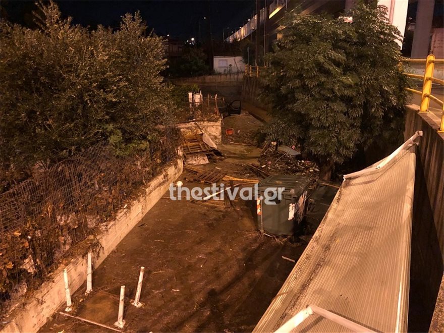 the2  Κακοκαιρία στη Θεσσαλονίκη: Εικόνες καταστροφής - Δρόμοι «ποτάμια» και πλημμυρισμένα σπίτια the2