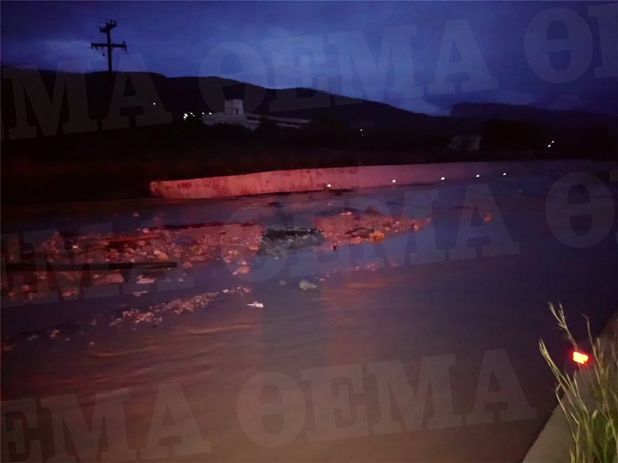 water4  «Πνίγηκε» η Κινέτα : Συνεχίζεται ο απεγκλωβισμός κατοίκων –Εικόνες από τις καταστροφές water4