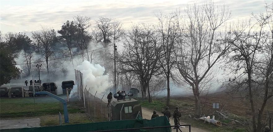 Έβρος: Τούρκοι πετούν δακρυγόνα στην ελληνική πλευρά 1