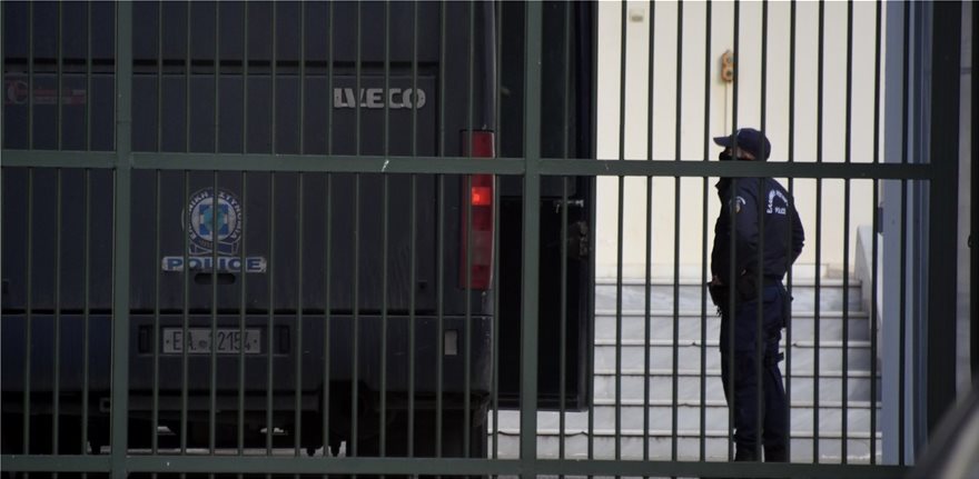 fylakes  Κορυδαλλός: Έφοδος σε κελιά κατηγορούμενων για τρομοκρατία - Βρήκαν από χάπια μέχρι... αυτοσχέδια όπλα fylakes