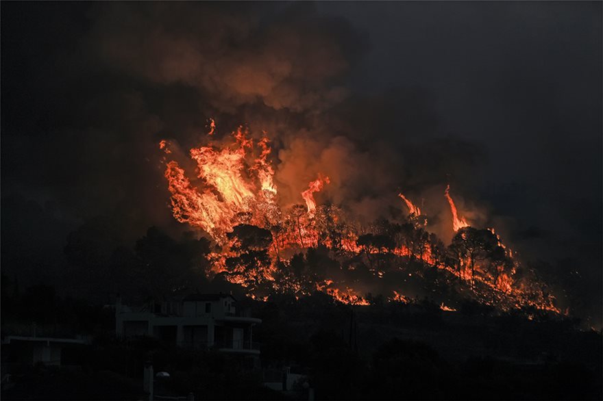 kexries-fwtia__1_  Φωτιά στις Κεχριές Κορινθίας: Σε 12 χλμ. το μέτωπο, κινείται προς Χιλιομόδι - Καταστροφές σε σπίτια kexries fwtia  1