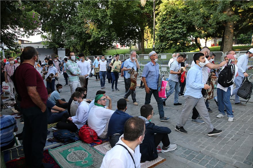 agia-sofia-exo2  Η προσευχή του  Ερντογάν στην Αγια Σοφιά - «Έγινε και πάλι τζαμί» ! δήλωσε ο Τούρκος Πρόεδρος agia sofia exo2