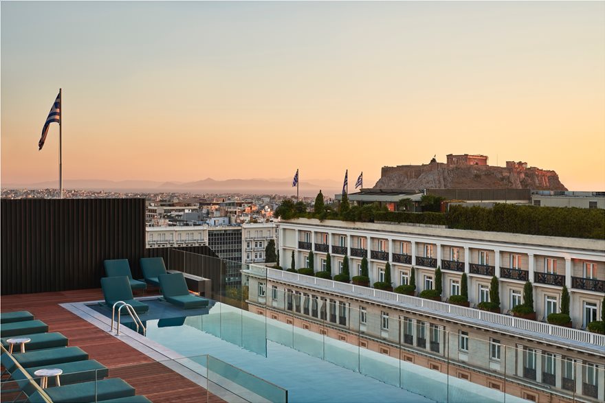 Athens_Capital_Mappemonde-RooftopBar-Infinity_Pool-_Acropolis_View