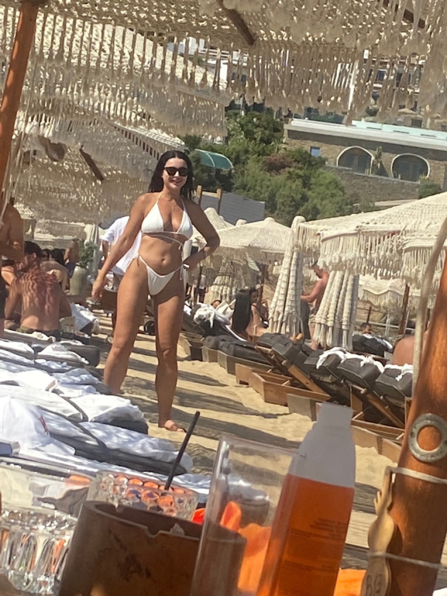 mykonos_woman2