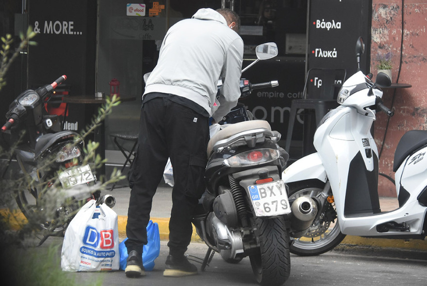 Γιώργος Ανατολάκης, η ιστορία της οικονομικής καταστροφής &#8211; Πως κατέληξε να γίνει κούριερ (+pics)