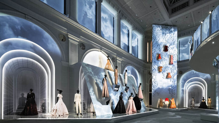 Στην Νέα Υόρκη η εμβληματική έκθεση Christian Dior- Designer of the dreams”