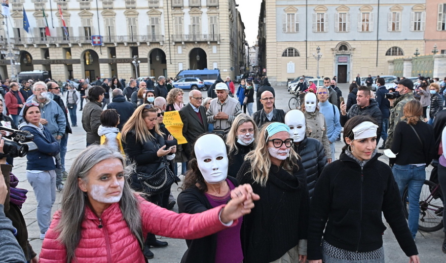 Νέες μαζικές διαδηλώσεις αντιεμβολιαστών στην Ιταλία