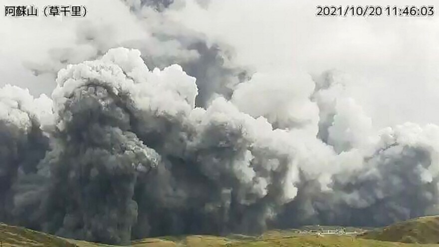 Ηφαιστειακή έκρηξη στο Όρος Άσο της Ιαπωνίας - Αυξήθηκε το επίπεδο  συναγερμού