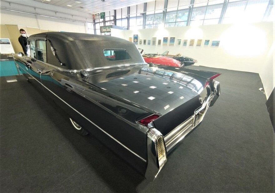 Cadillac_Fleetwood_Limousine_1964_Onassis_2_50