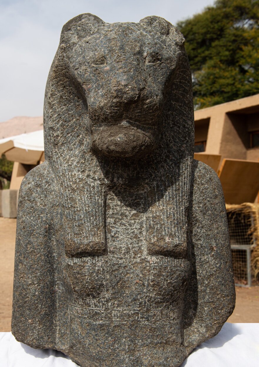 sekhmet-statue-2