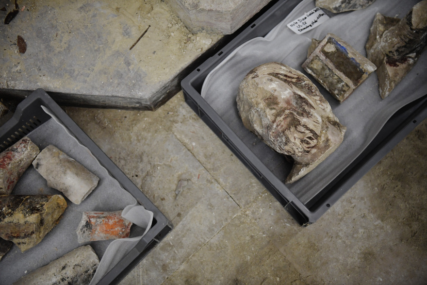 Μυστήριο με... σαρκοφάγο που βρέθηκε θαμμένη 19 μέτρα κάτω από την Παναγία των Παρισίων  