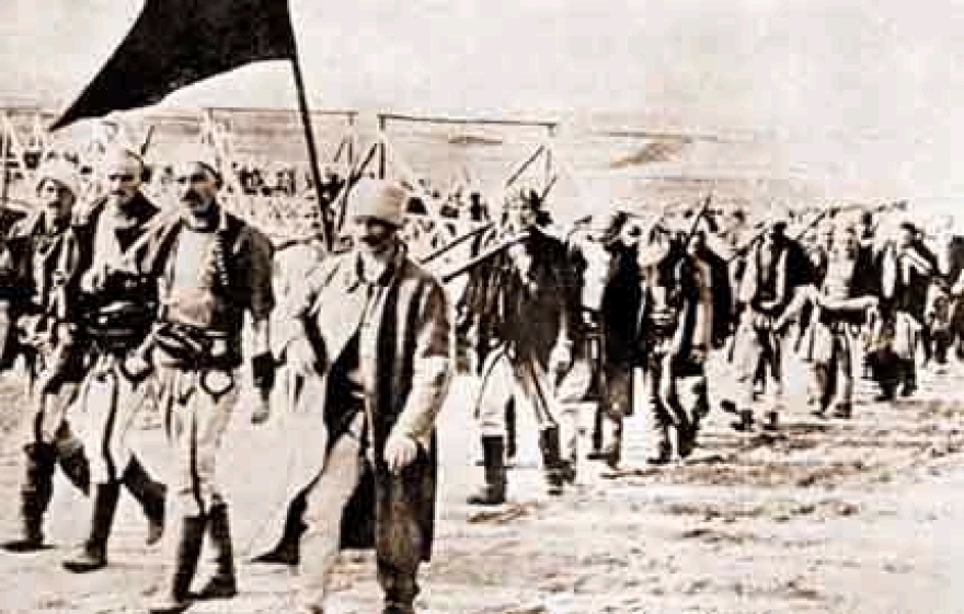 Kosovo-albanian-rebels-retreat_1912