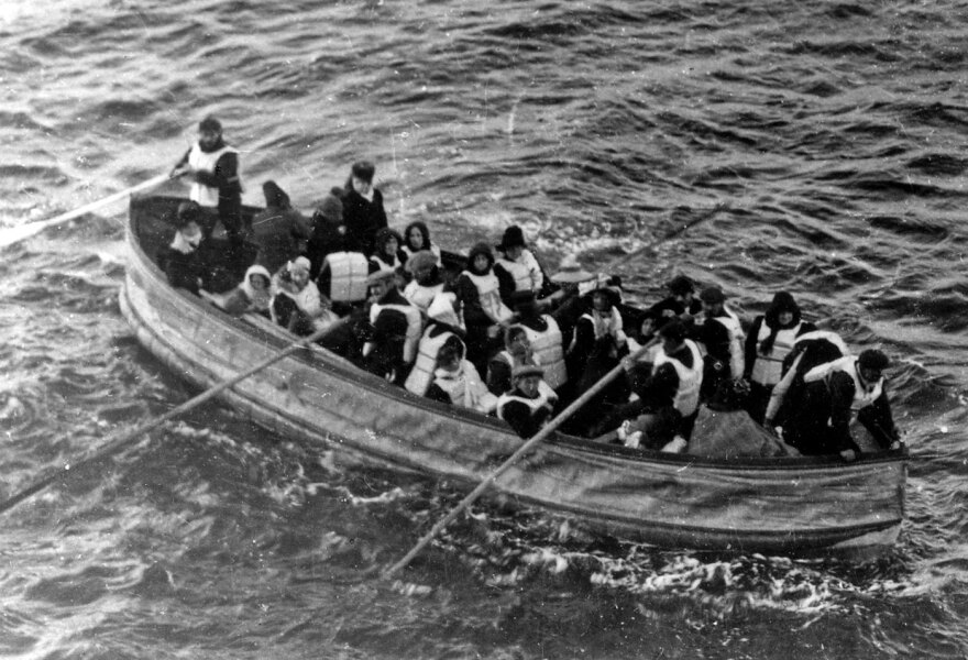 Titanic_lifeboat