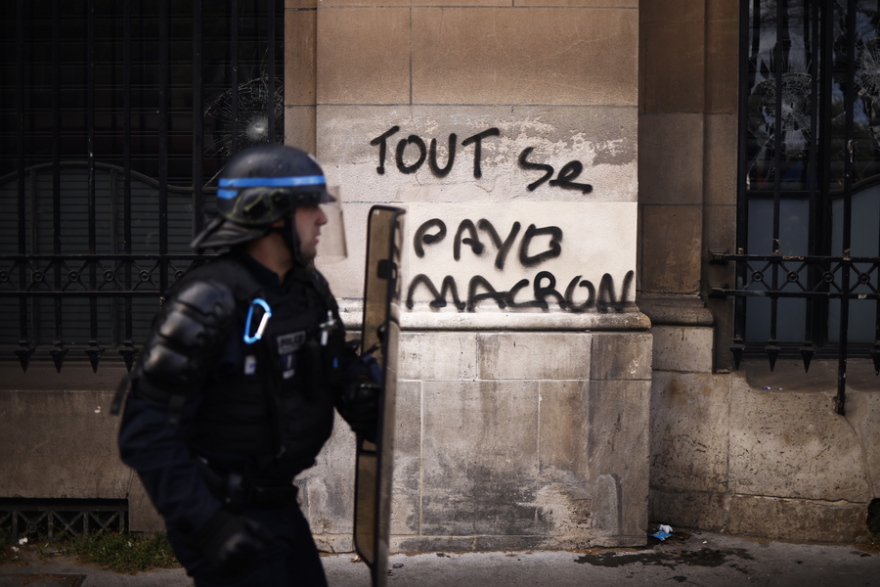 paris_protest_03