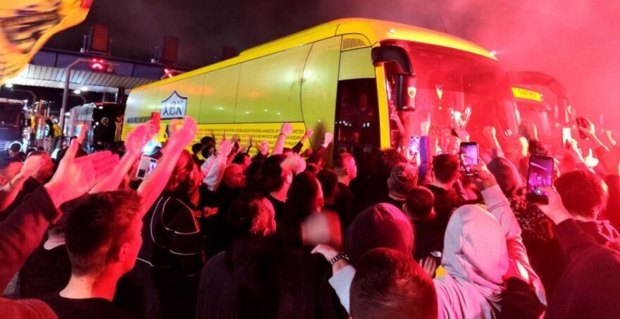 Ολονύχτιο πάρτι στη Νέα Φιλαδέλφεια για το double - H ΑΕΚ κατέκτησε το Κύπελλο 