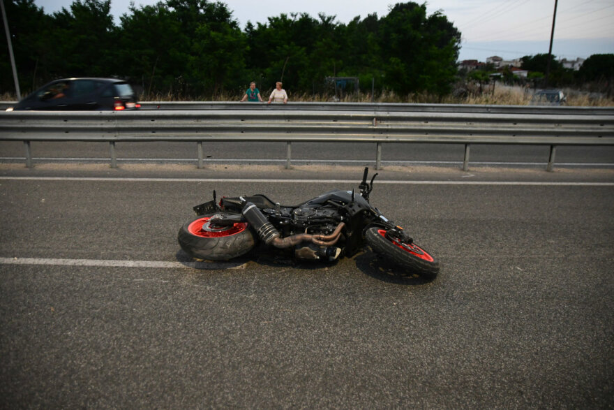 , Λάρισα: Τροχαίο με μία νεκρή και έναν σοβαρά τραυματία &#8211; Δείτε φωτογραφίες